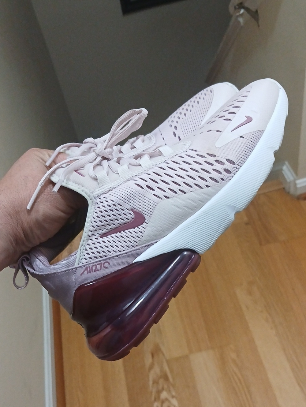 Nike AirMax 270 Streetwear/Athletic Shoes Size 7.5 for Women